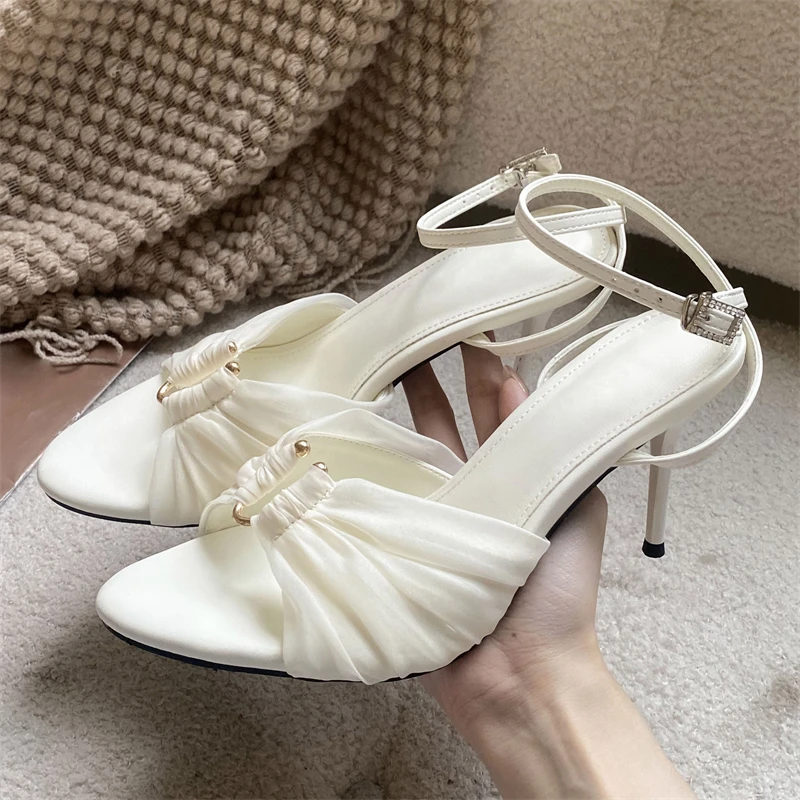 Street Fashion Shoes - Sandal Satin Lipit Wanita Eilyken dengan
