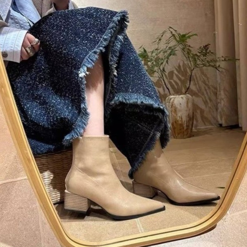 Street Fashion Vintage - Sepatu Bot Wanita Model Vintage dengan